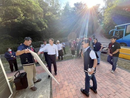 嘉義縣政府秘書長羅木興率水利處長林谷樺及相關承辦人員專程來馬觀摩,縣府秘書長張龍德、局長陳忠義前往接機表示熱烈歡迎。(圖/文:曹重偉)