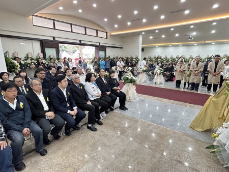 前連江縣議員、文化局長曹以雄辭世,在聚落保存領域成就卓越,文化部次長李靜慧來馬頒贈旌揚狀,譽為「連江縣聚落保存之父」。(圖/文:曹重偉)