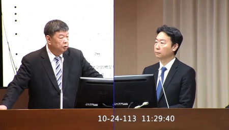 立委陳雪生在交通委員會上再次質詢馬祖大橋興建進度,要求交通部支持建設。(圖:立委陳雪生辦公室)