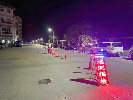 連江縣警察局已自10月28日晚間起展開「專案路檢勤務」,打擊酒客僥倖心理及酒後駕車不良行為。(圖:連江縣警察局)