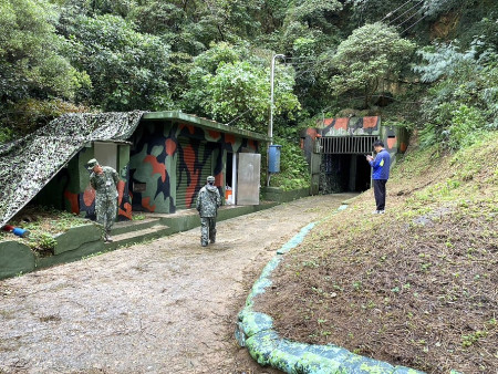確保3日馬祖馬拉松賽事順利進行,教育處昨天上午展開賽道巡查,並未發現有損壞或潛在危險,可提供選手們安全的比賽環境。(圖:縣府教育處)