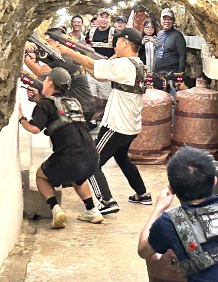 戰地坑道新玩法,鐳戰生存遊戲。(圖:馬管處、曹重偉)