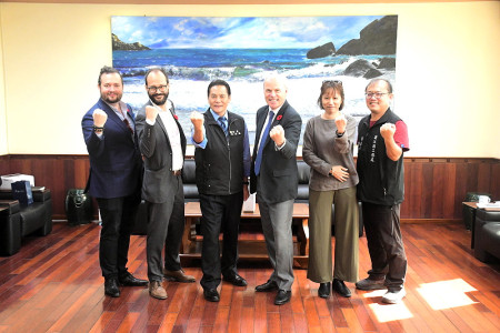 　加拿大駐台代表倪傑民（Jim Nickel）一行4人拜會縣長王忠銘。（圖／文：曹重偉）