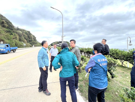 連江縣警察局邀集相關單位召開道路A1交通事故路段協調會,前往福澳路段會勘。(圖/文:馮紹夫)