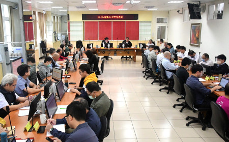 　第33次主管週報，王忠銘指出酒駕致死案件引發很多關注，認同嚴格執行及加強防範，以免類似事件再次發生。（圖／文：曹重偉）