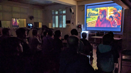 《在鐵板的那幾暝》紀錄片首映會成功舉辦,來自馬祖島嶼內外觀眾齊聚一堂,深刻認識鐵板擺暝這項傳統活動。(圖:南萌咖啡館)