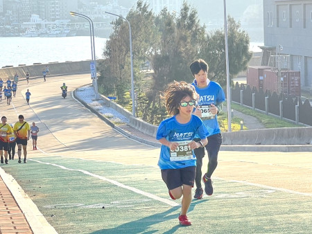 9久同心一起9久,第9屆馬祖馬拉松開跑。(圖:馮紹夫、黃沛宣)