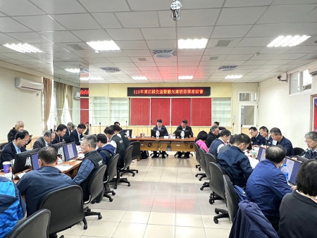 立院交通委員會馬祖考察團6日抵馬,交通部長陳世凱率各所屬陪同,上午於縣府舉行改善交通座談會。(圖/文:馮紹夫)