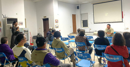 張良一在東莒舉行攝影分享會,吸引不少鄉親參與,活動相當成功。(圖/文:蔡夢玲)