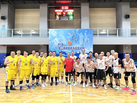 第三屆遠鵬老馬盃籃球賽落幕,55歲組新竹老馬奪冠、45歲組由新北健友奪得第一。(圖/文:馮紹夫)