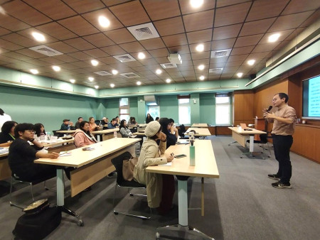 文化處主辦的飛馬文學基地馬祖場,吸引許多民眾參與交流。(圖:黃沛宣、小島旦)