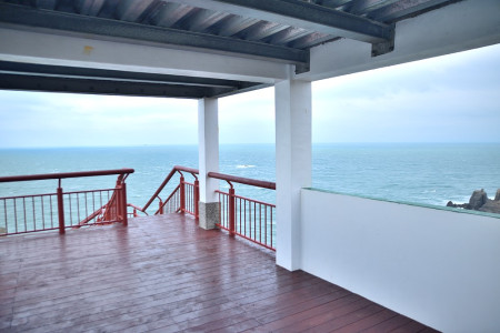 　西引島羅漢坪觀景平台涼亭修建工程竣工，站在涼亭可盡覽環海開闊景觀。（圖／文︰陳其敏）