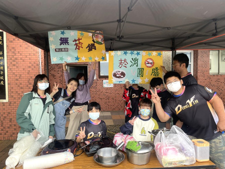 東引國中小15日舉行校慶典禮及園遊會,師生、家長和各界來賓共襄盛舉。(圖:東引國中小)