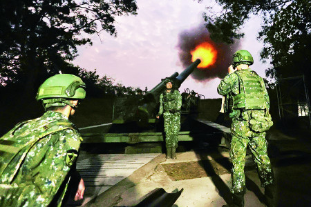 重砲實彈射擊。（圖：王沛然）