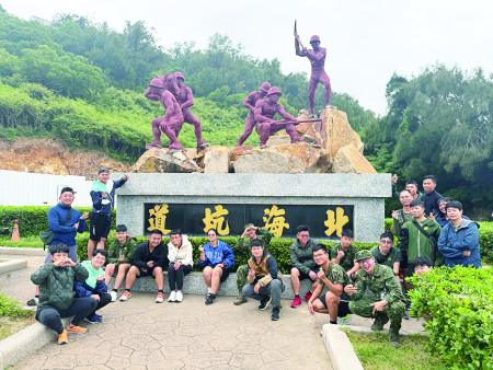 參訪後合影。（圖：劉酉勤）