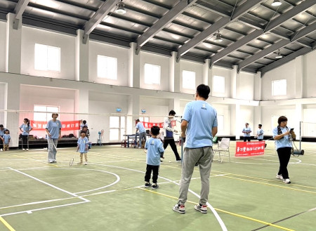 東莒國小舉辦趣味親子羽球雙打賽,場場精彩。(圖/文:蔡夢玲)