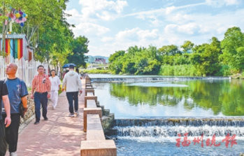 沿河木棧道。