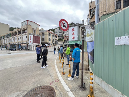 南竿鄉代會18日展開鄉政考察;民代建議重新規劃福澳公車站牌。(圖/文:馮紹夫)