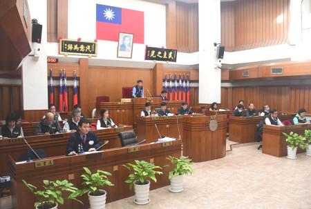 　連江縣議會第8屆第4次定期大會22日進行議案審查，經過一讀會後，逕付聯席會進行審查。（圖／文：曹重偉）