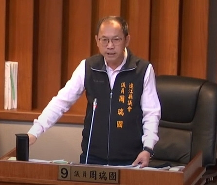議員周瑞國進行質詢。(圖/文:曹重偉)