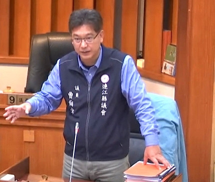 議員曹爾章進行質詢。(圖/文:曹重偉)