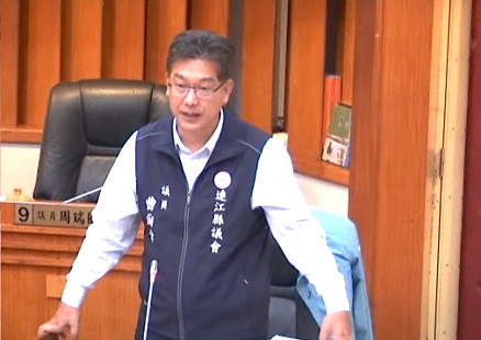 議員曹爾章進行質詢。(圖/文:曹重偉)