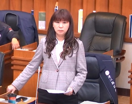 議員曹丞君進行質詢。(圖/文:曹重偉)