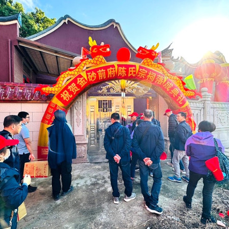 馬祖陳氏宗親昨日首度搭乘小三通前往琅岐祠堂祭祀,展開一趟追根溯源行程。(圖:馬祖陳氏宗親、黃沛宣)