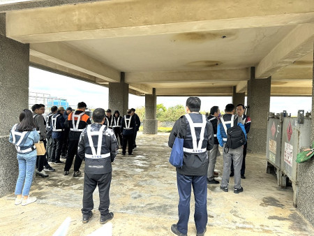 經濟部能源署、台灣中油26日現勘南竿機場加油場地及設施,各單位共同努力,目標明年促成馬高固定航線。(圖:產發處)
