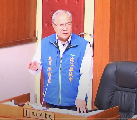 議員陳書建進行質詢。(圖/文:曹重偉)