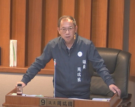 議員周瑞國進行質詢。(圖/文:曹重偉)