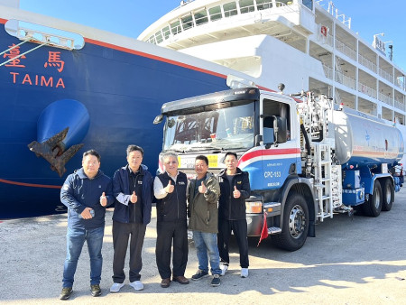 台灣中油公司提供油罐車29日運抵南竿。(圖/文:馮紹夫)