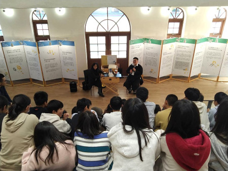 臺灣文學館文學行動展-馬祖巡迴場,29日於馬祖高中舉辦開幕典禮,即日起至12月27日將於馬祖校園巡迴展出。(圖:文化處、黃沛宣)