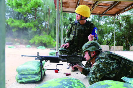 機槍射擊。（圖：王銓詰）