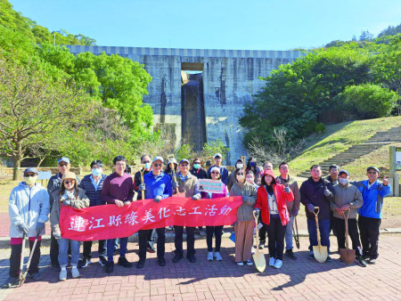 連江縣政府與馬祖國家風景區管理處攜手推動勝天公園櫻花補植。(圖:產發處)