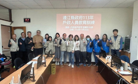 民社處首度舉辦戶政人員教育訓練,邀請內政部戶籍行政科科長張嘉玲馬祖授課。(圖:民社處)
