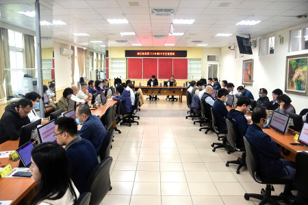 　第35次主管週報，王忠銘表示跨年選在梅石藝文中心經過充分討論，分析利弊後的決定，會全力克服交通管制、停車空間等問題。（圖／文：曹重偉）