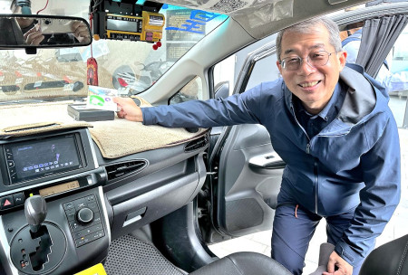 　交通部公路局局長陳文瑞訪視東引鄉，在鄉長林德建、連江縣交旅局副局長王廣亞陪同下瞭解「幸福小黃」營運服務情況及關心偏鄉公共運輸之發展現況。（圖︰台北市區監理所連江監理站）