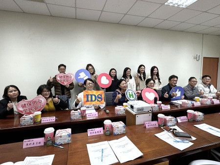 健保署臺北組長李純馥、臺北市立聯合醫院總院長王智弘等抵馬訪視,帶來將為北竿鄉申請全人整合照護方案計畫的好消息。(圖/文:曹重偉)