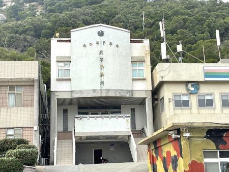 北竿警察所已遷至舊衛生所,原大樓將局部修整後另做其它用途。(圖/文:陳鵬雄)