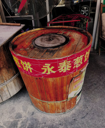 烤蔥餅的小爐。