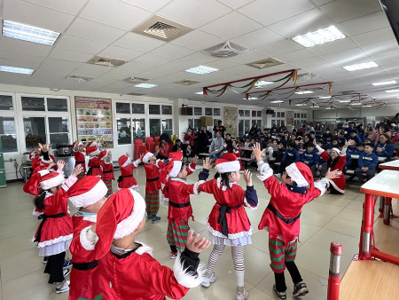 　中山與塘岐聯合舉辦聖誕義賣園遊會活動。（圖／文：陳鵬雄）
