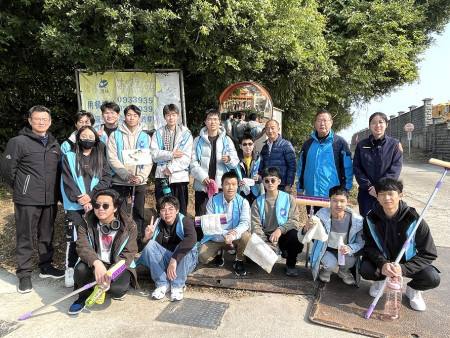 　海大馬祖校區同學寒假前完成徒步擦亮全島反射鏡壯舉。（圖／文：陳鵬雄）