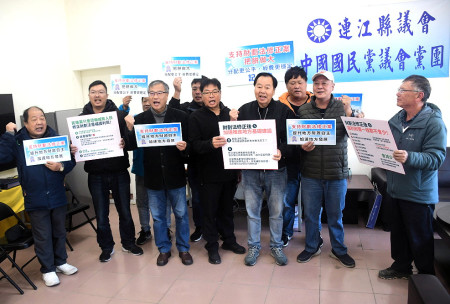 　連江縣議會國民黨黨團召開「支持財劃法修正案」記者會，多位地方民代聲援。（圖／文：曹重偉）