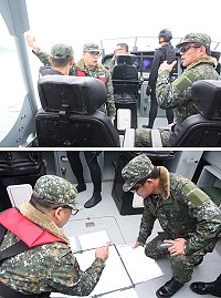 章指揮官率重要幹部實施海上反覘。(圖/文:廖家宏)