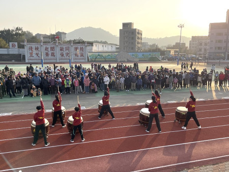 　馬管處與北竿各界舉辦元旦壁山迎晨曦及升旗活動。（圖／文：陳鵬雄）
