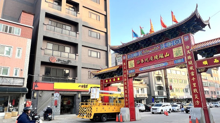 今年度連江縣公告土地現值於114年1月1日公告,全縣地王仍是山隴廣場東側臨路區段,評定公告現值為每平方米17500元。(圖/文:曹重偉)
