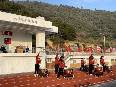 連江縣四鄉五島元旦升旗健行 熱鬧非凡。(圖與文:本報採訪部)