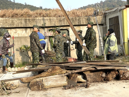 　北竿首善之區塘岐村，7日大掃除清出大量五花八門的垃圾。（圖／文：陳鵬雄）