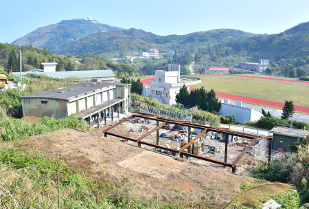 　東引鄉社會住宅新建工程，基地位於衛生所南側之軍方用地，規劃新建40戶單雙棟式建築居住空間，已於114年1月2日正式上網招標。（圖／文：陳其敏）